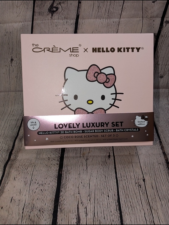 The Creme Shop Other - The Crème Shop x Hello Kitty Lovely Luxury Set - Pink